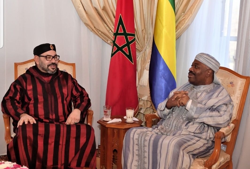 Le Roi Mohammed VI rend visite à Ali Bongo à l’hôpital militaire de Rabat